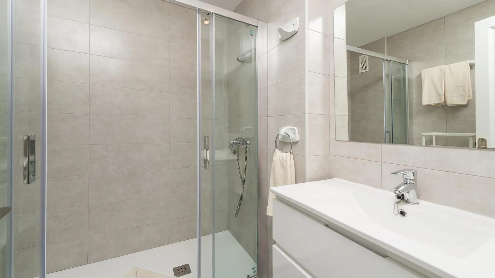 Apartamento Vacacional En La Playa De Alcudia Port de Alcudia  Spain